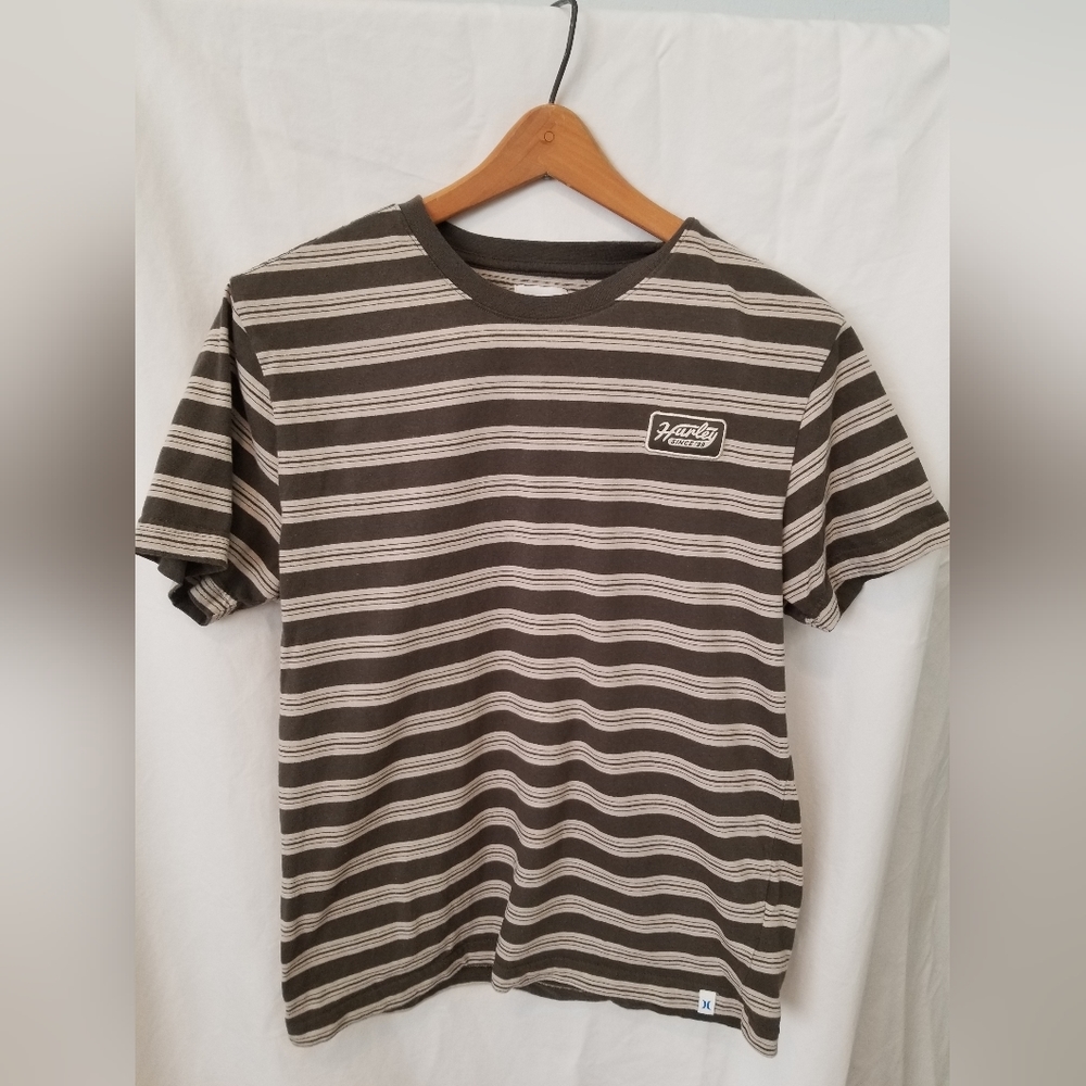 A man's Hurley cotton short sleeve army green and oatmeal striped shirt size sma